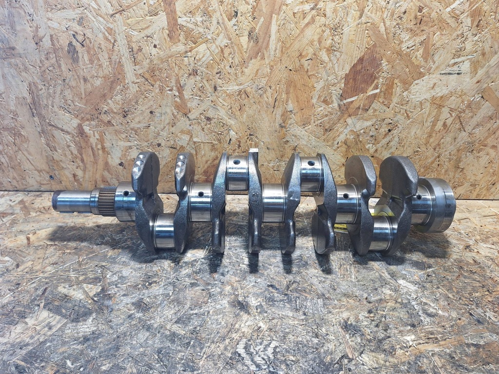 Wał коленчатый 2lt toyota land cruiser 70 85-90 2.4 td номинал Недорого