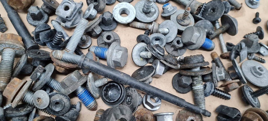 фото №10, A4 b9 8w болты винтики перед бампера поперечина ly9t a5 8w