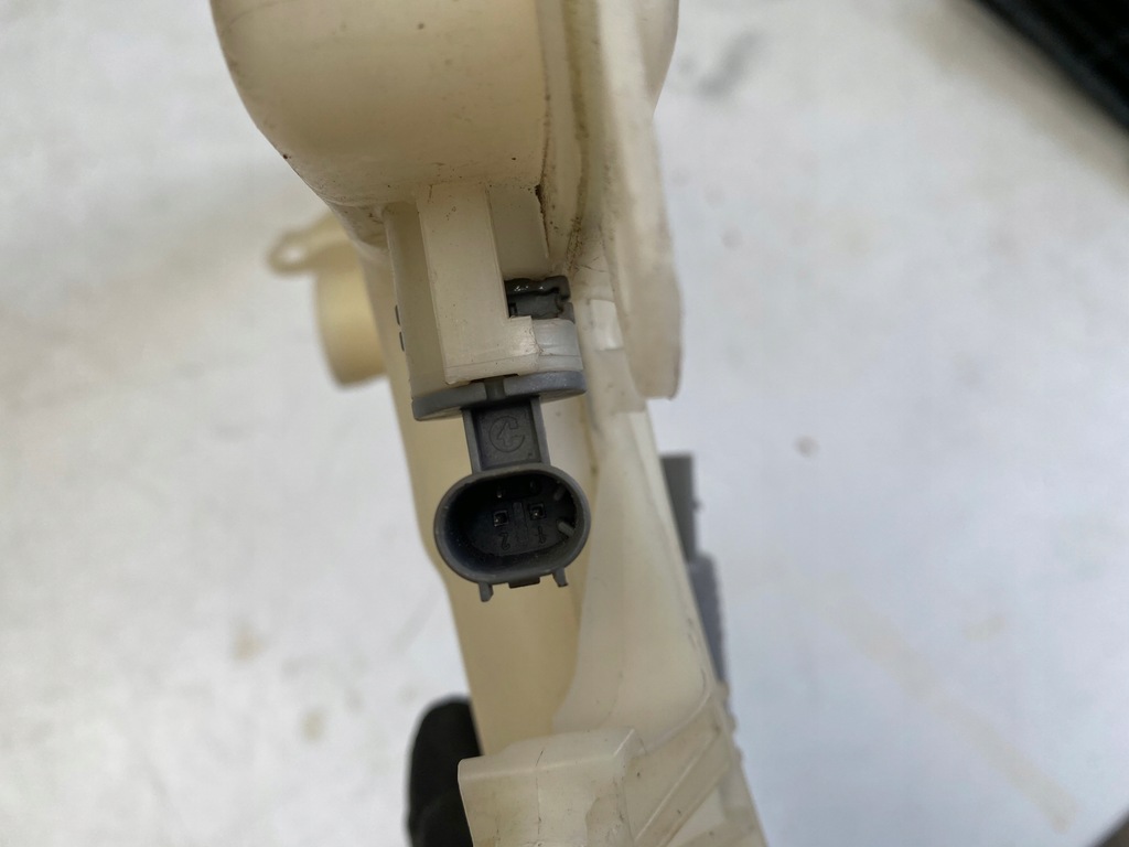 фото №5, Bmw оригінальний номер 7117842 бак омивача