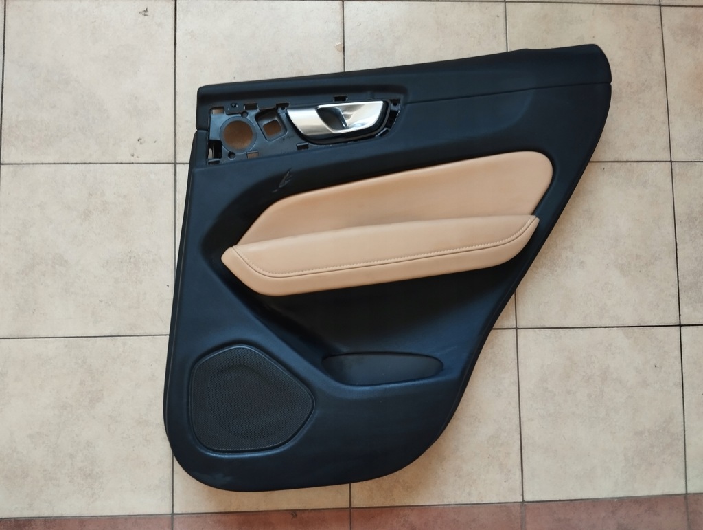 фото №1, Volvo xc60 ii оббивка обшивка двері права задня 30747842