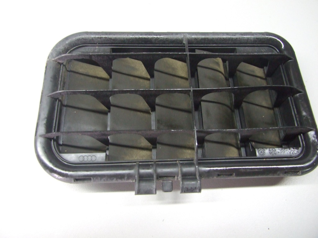 фото №1, Решётка вентиляция багажника audi a8 s8 d3 4e0819181a