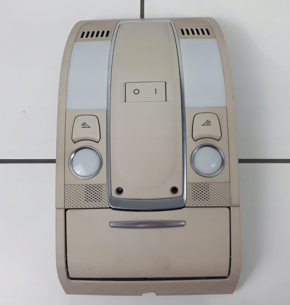 фото №1, Audi a6 c6 лампа бардачок krem бежева 4f0951177