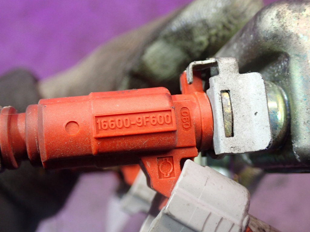 Купить Nissan almera n16 03-06 lift 1.5 молдинг впрыскная 0280155940