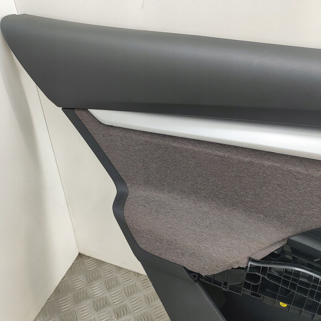 фото №5, Skoda enyaq iv 2021 левая сторона обшивки / обшивка дверь задних