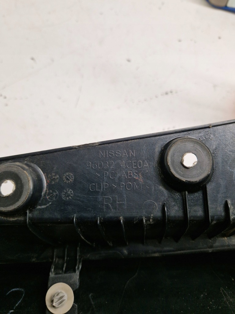 фото №11, Nissan x-trail t32 2016 задняя сторона правая молдинг pod фара задняя