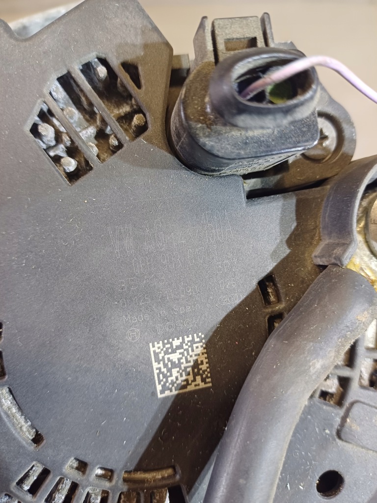 Генератор audi a4 b8 рестайлінг  2.0 tfsi nr. 06h903017t Зі Шроту