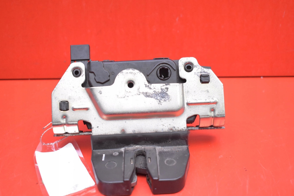 Замок крышки задняя багажника 13117285 opel zafira b 05-10 в Украине