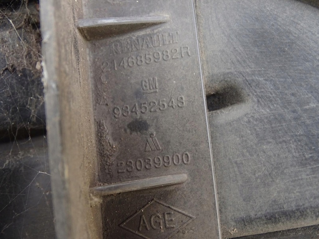 Решётка  решётка бампера средняя 214685982r 93452543 opel vivaro b trafic Доставка