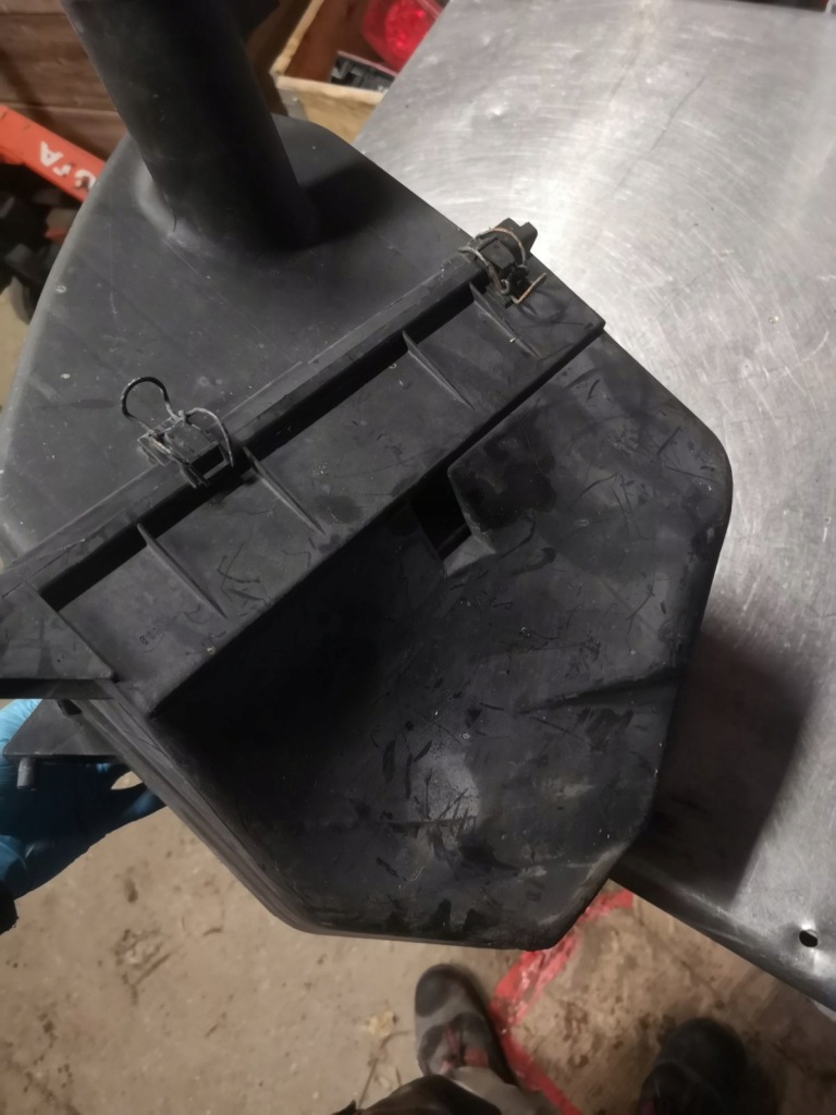 фото №4, A8 d2 2.8 v6 корпус фільтра повітря 078133835al