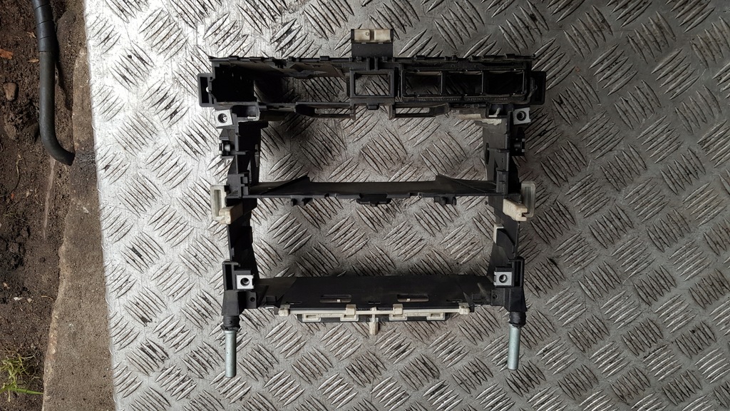 фото №2, Audi a3 8p рамка корзина радио 8p0858005b