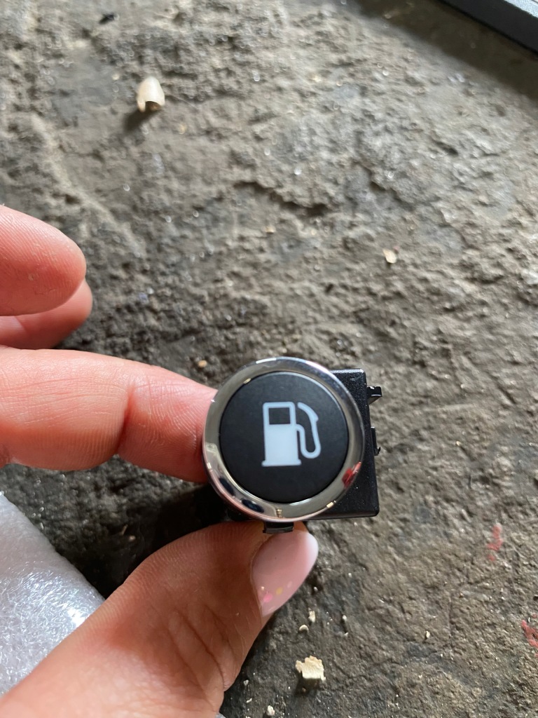 фото №1, 287 jeep grand cherokee wk2 кнопка заливной топлива