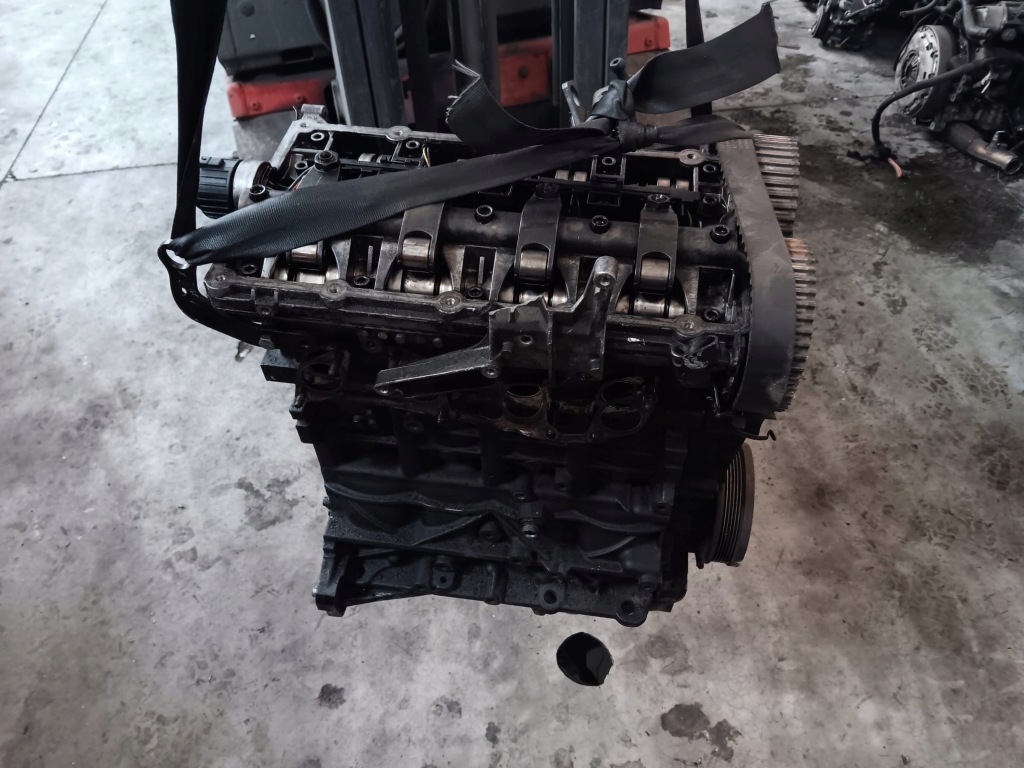 Купити Двигун audi оригінальний номер 2.0 tdi bre/blb стійку