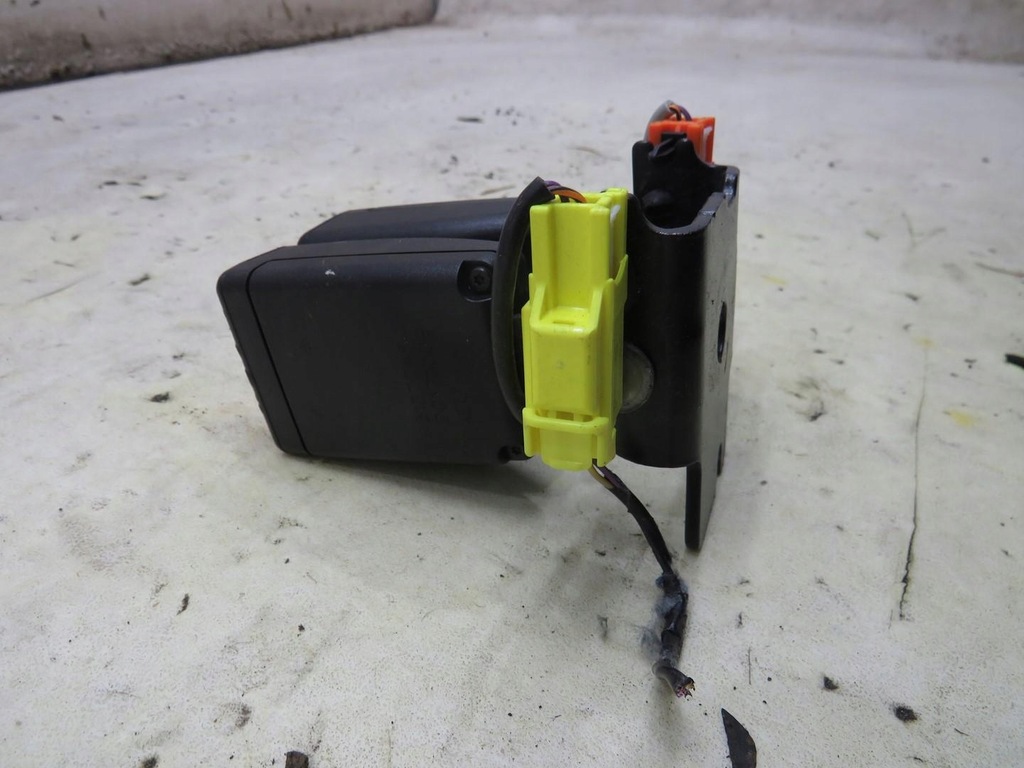 фото №3, Клипса ремней задняя задних volvo v40 ii