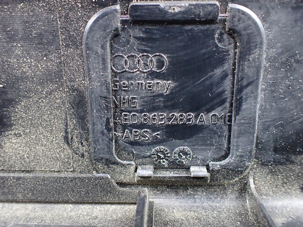 фото №9, Накладка молдинг захист поперечина задня багажника audi s8 d3 4e0863471b