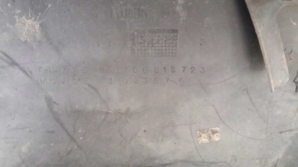 фото №14, 7700818723 бампер задняя renault laguna i