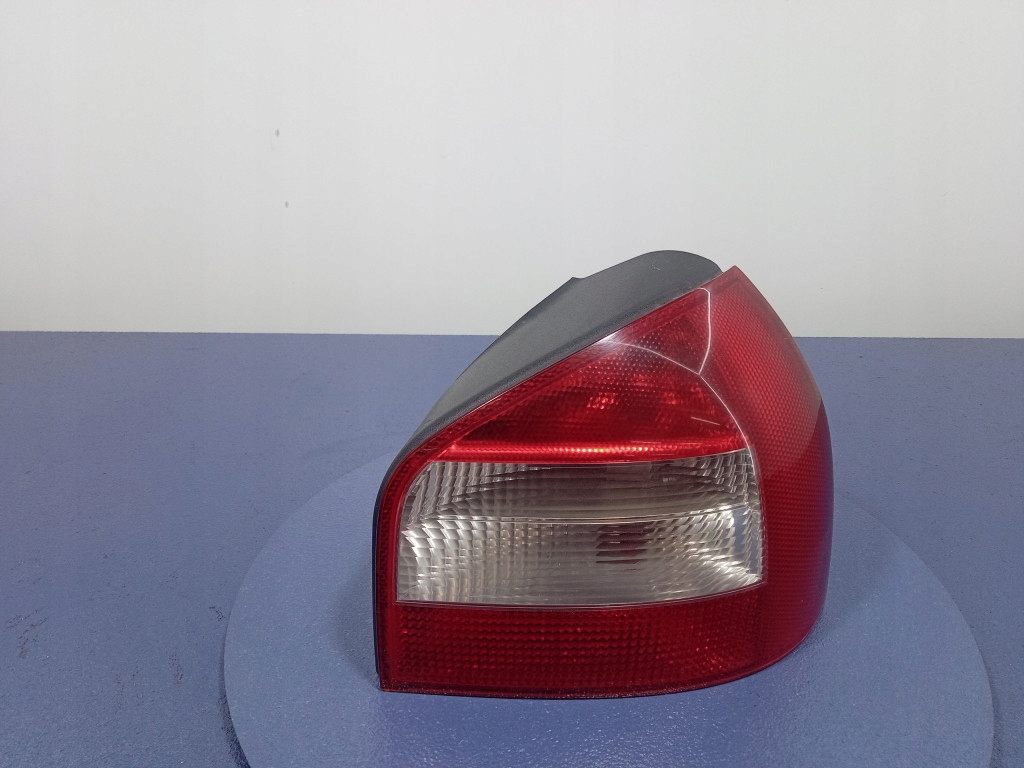 фото №1, Audi a3 8l lift лампа задняя правая задняя 8l0945096c