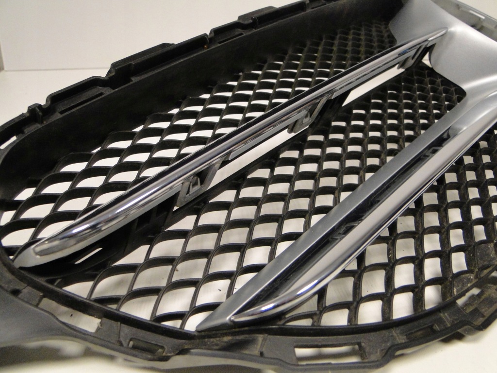 Mercedes c klasa 205 w205 решітка радіатора решітка радіатора бампера distronic a2058809804 в Україні