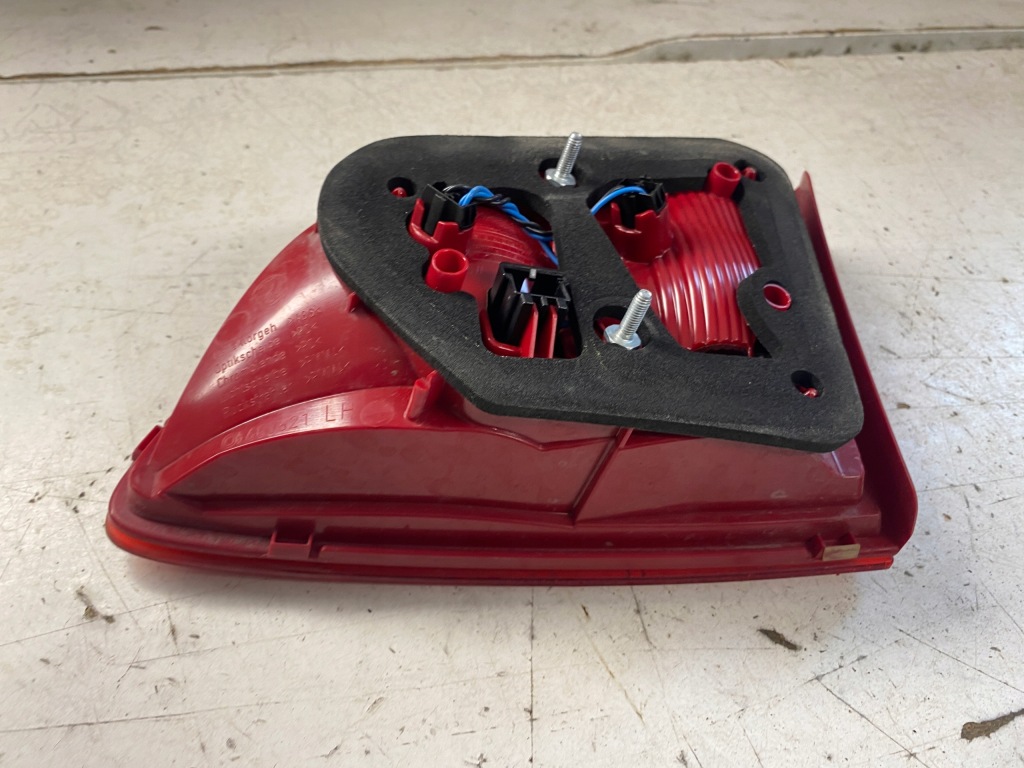 фото №10, Vw passat b7 kombi лампа лівий задня w кришка 3af945093l