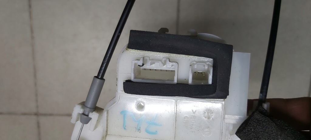 фото №6, Subaru legacy v 5 09-14 замок правый задняя kombi 2pin