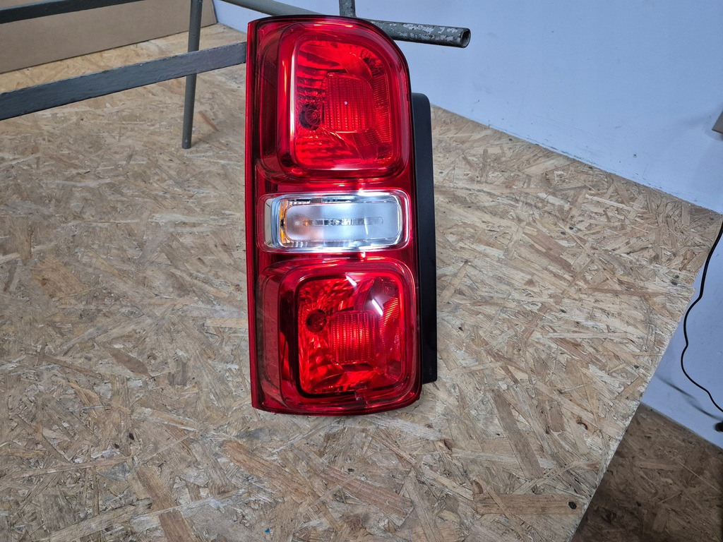 фото №1, Toyota proace scudo jumpy expert zafira лампа задняя левая