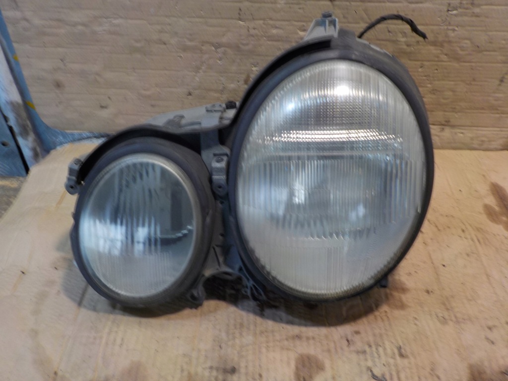 Купити Лампа права передня, mercedes w210 15060700