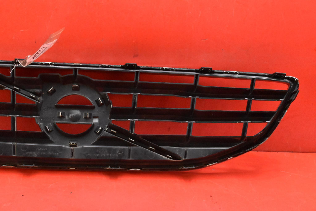 Решётка радиатора решётка радиатора хром 31283764 volvo v40 2 ii 12-16 Недорого