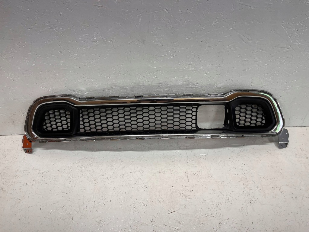 Купити Jeep cherokee 2014 - 2017 решітка бампер передній перед 68203230ab оригінал