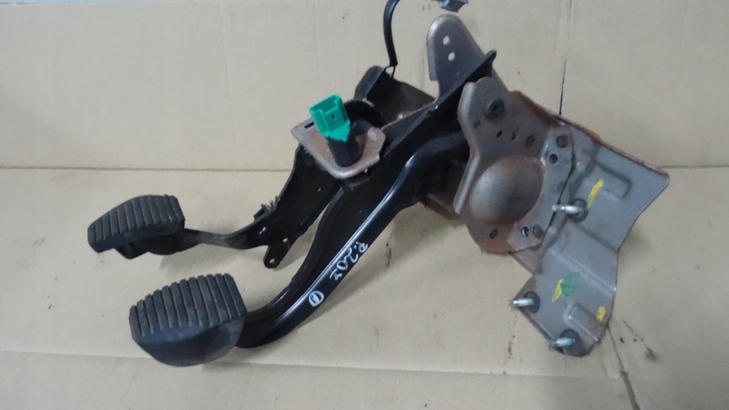 фото №1, Peugeot 207 hdi педаль зчеплення гальма