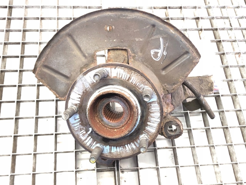 фото №1, Поворотный кулак правый перед mazda tribute 2.0 124km ступица 00-08