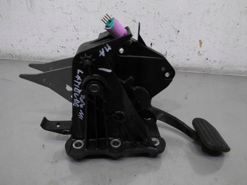 фото №1, Педаль зчеплення renault latitude 2.0 465010032r