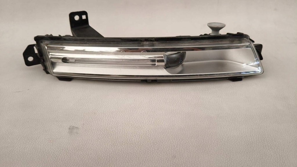 фото №1, Land rover discovery 5 противотуманная фара правый e4190448