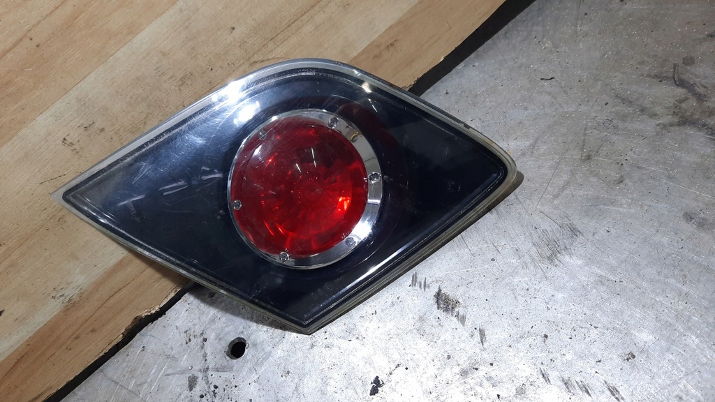 фото №1, Лампа задняя левая крышка багажника mazda 3 05r hb