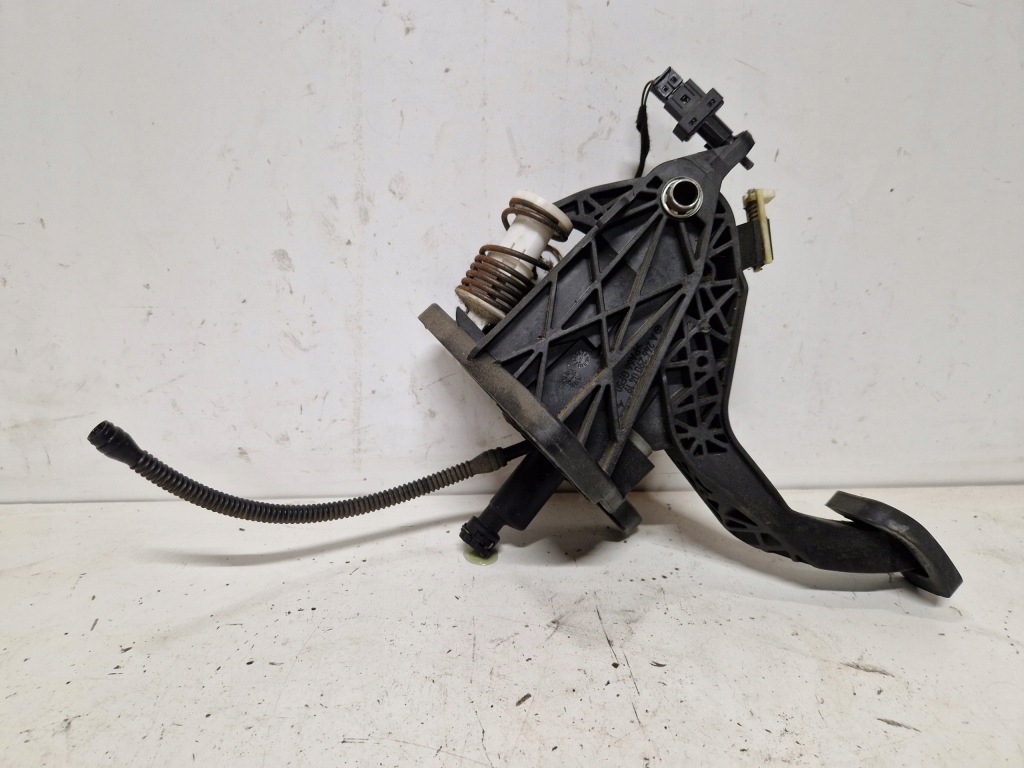 фото №1, Педаль сцепления mercedes b-klasa w246 1.5 cdi