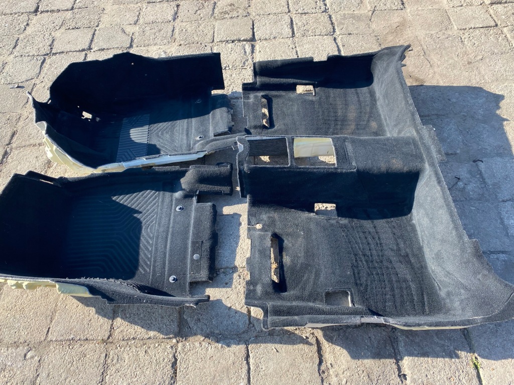 фото №1, Обшивка задня килимок правий лівий перед w213