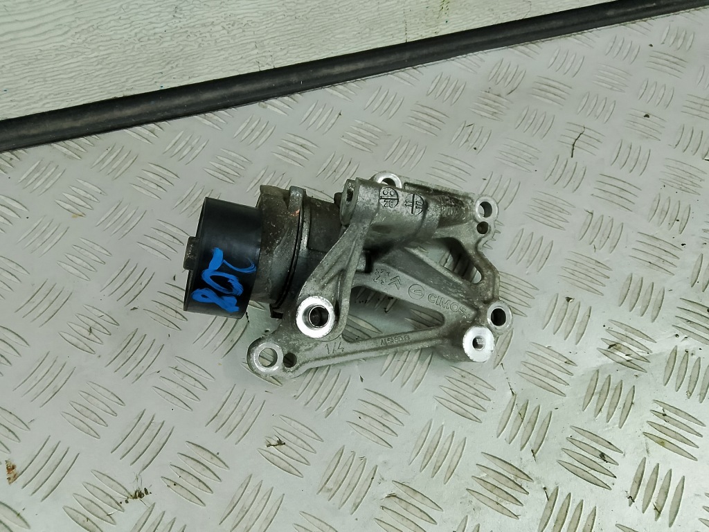 фото №1, Peugeot 208 i 1.2vti 2013 кронштейн натягувач ролик 9676870780