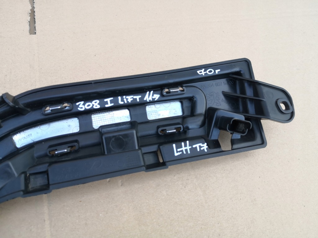 фото №9, Peugeot 308 i lift молдинг решітка права бампера