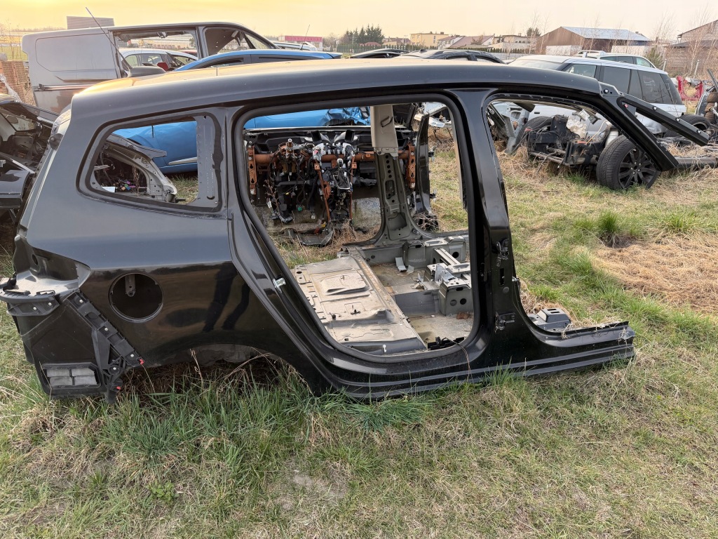 Купити Opel zafira c поріг стовпчик  середній правий бік
