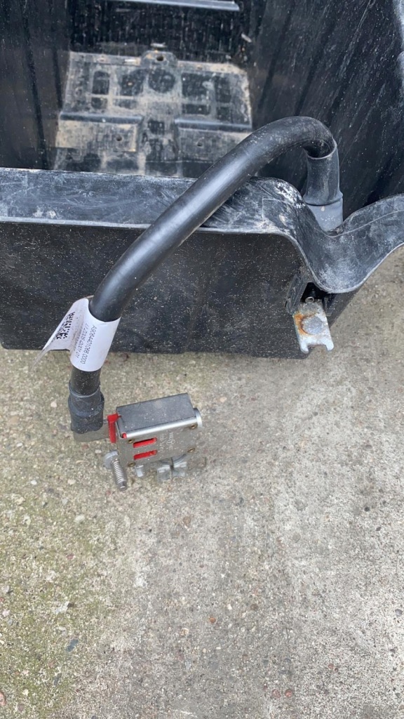 фото №1, Mercedes sprinter w906 шланг клемма plus плюсовая