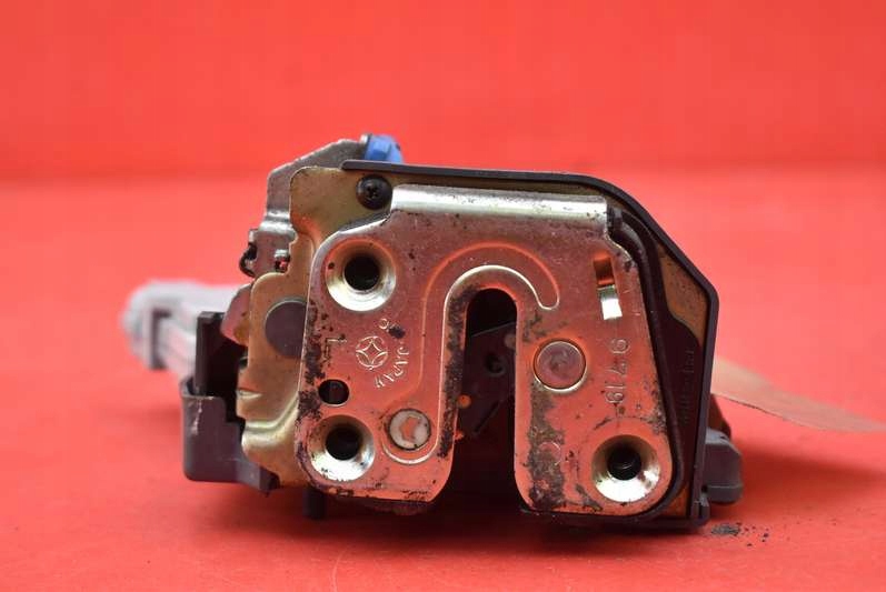 фото №5, Замок дверь левый задняя задний 825533y500 nissan maxima a33 00-05