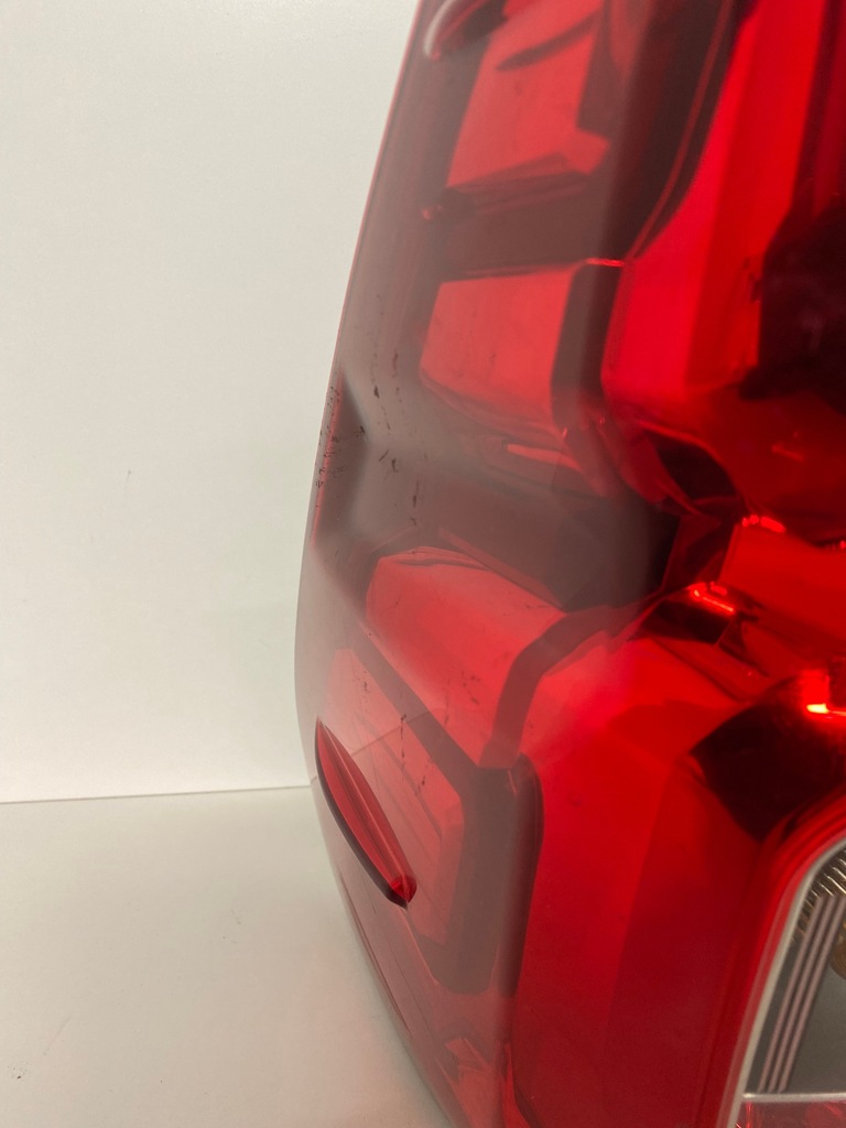 фото №6, Toyota hilux viii лампа правая задняя 2015 - правый задняя