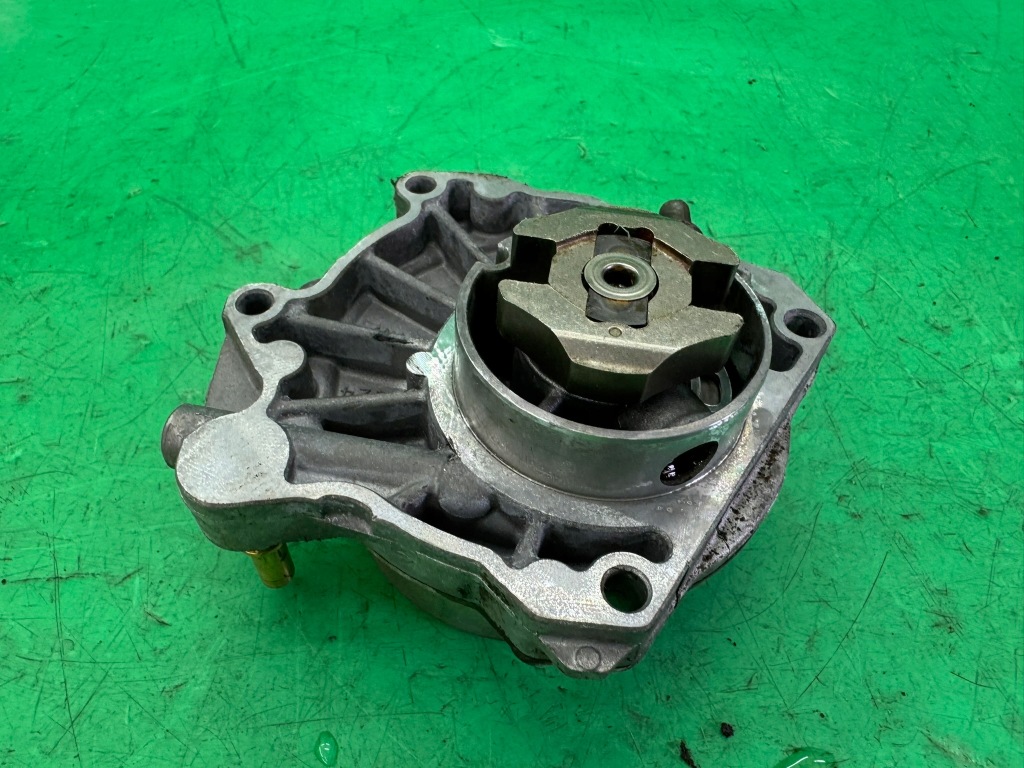Вакуум вакуум насос вакуумная 55205446 opel insignia a 2.0 cdti 08- Киев