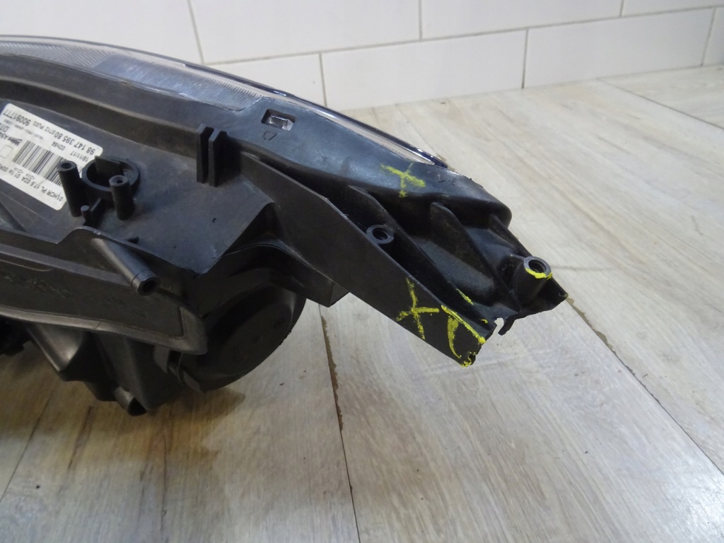Купить Peugeot 2008 i lift 16- лампа правая перед 9814739580 llu