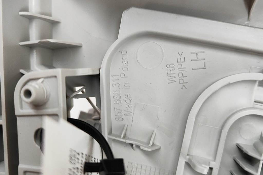 фото №7, Skoda scala левая сторона b блок двигателя верхний молдинг отделочная 657867243 1.5i