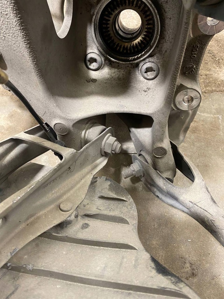 фото №8, Bmw 7 g11 g12 2016 поворотный кулак колеса заднего