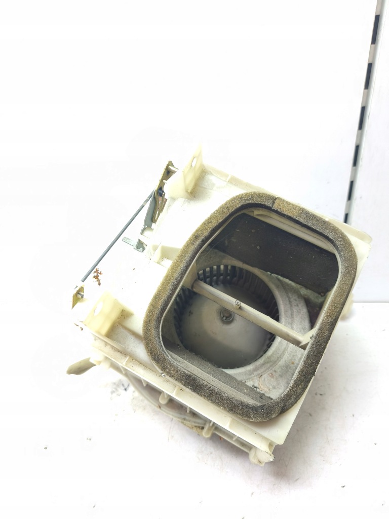 Купити Корпус повітродувка вентилятор обдув салону 1.6 16v colt v 96-04