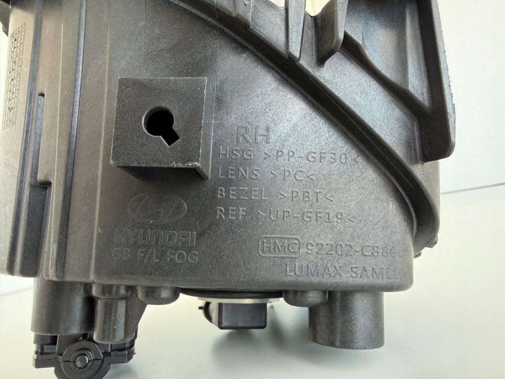 Купити Hyundai i20 ii рестайлінг  лампа права протитуманна фара led drl 92202-c8808