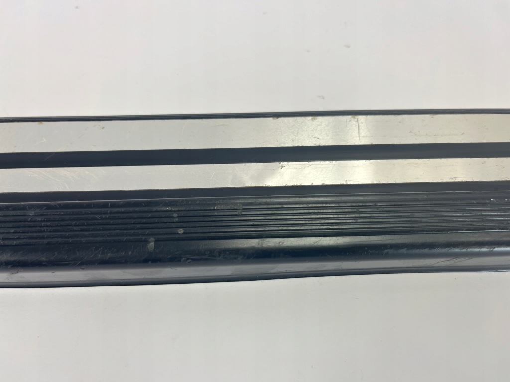 Молдинг порог накладка порог mercedes w124 sedan универсал задний  правый левый Недорого