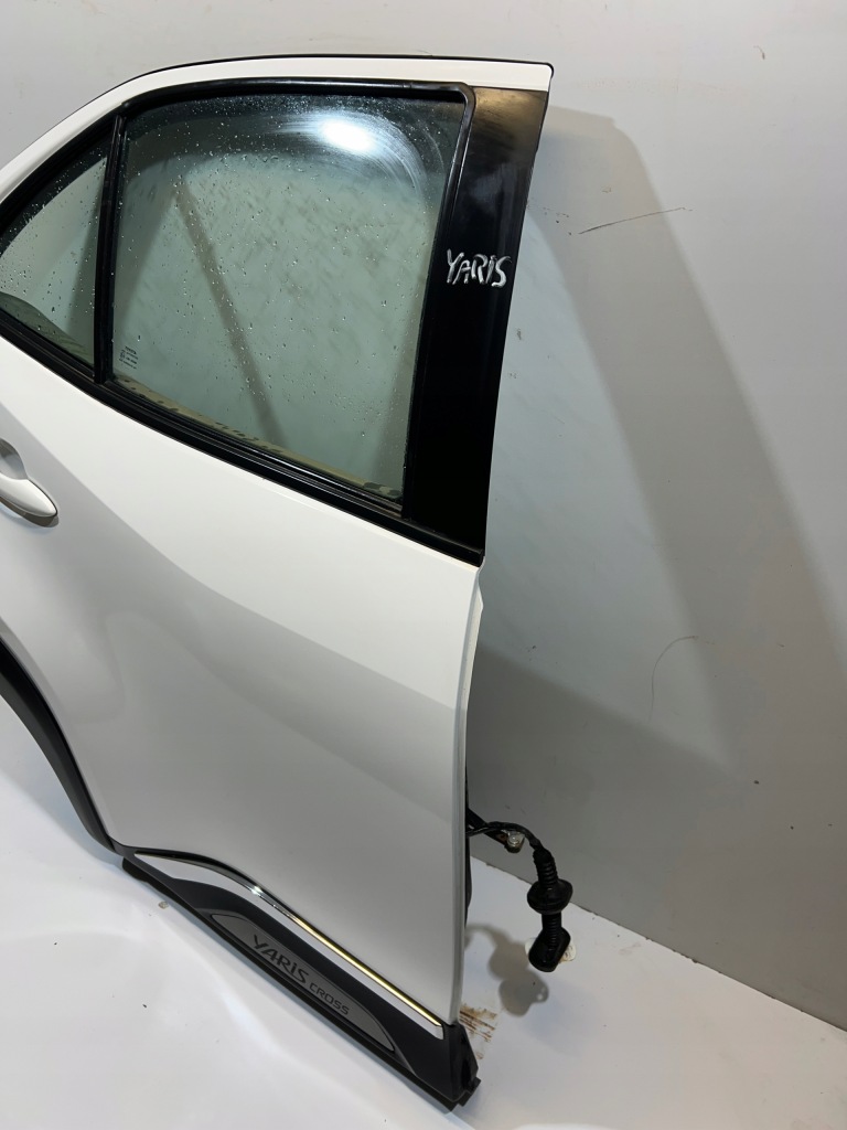 Toyota yaris cross дверь задняя правое  правый  задний с Разборки