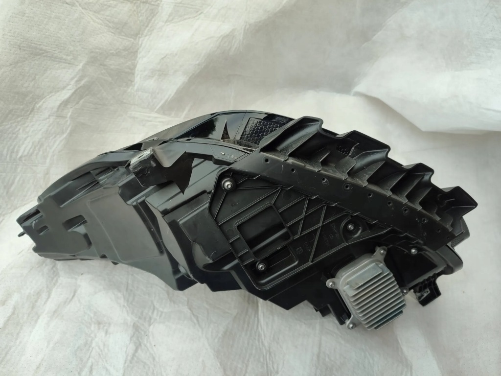 Фара фара правая  перед tesla model 3 y fl рестайлинг  2023 full led Оригинал