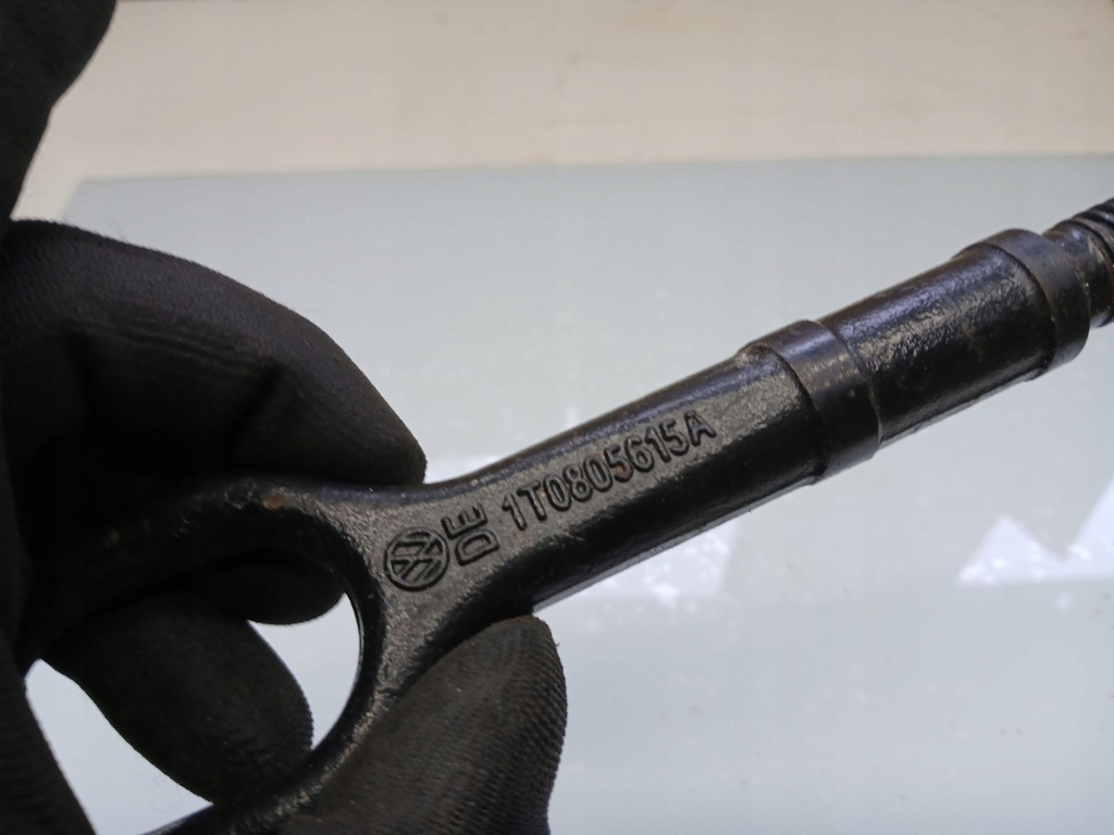 фото №6, Audi a4 s4 b7 8e 8h 2006 проушина буксировочный / крепление